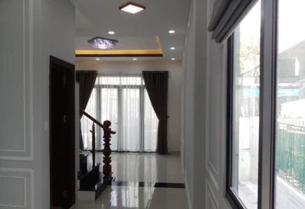 Phòng khách nhà phố Huỳnh Tấn Phát Bán nhà 2 tầng hẻm 851 đường Huỳnh Tấn Phát, Quận 7, diện tích đất 58.4m2, diện tích sử dụng 117m2.