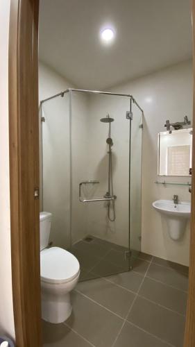 Phòng tắm nhà phố Quận 9 Nhà phố KDC Mega Residence Quận 9 hướng Đông, đầy đủ nội thất.