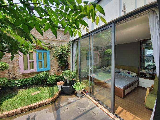 Không gian Penthouse Sky 9, Quận 9 Căn Penthouse có thiết kế sang trọng và sân vườn rộng rãi, nội thất cơ bản.