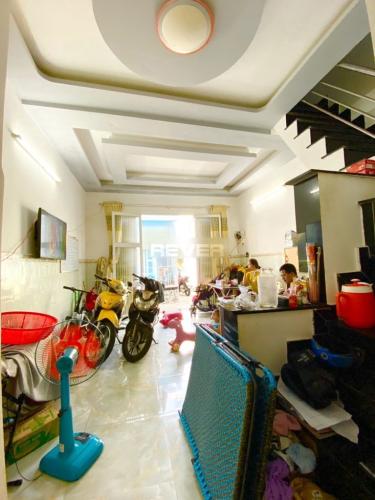 Phòng khách nhà phố Quận Bình Tân Nhà phố Q.Bình Tân hẻm rộng 3.5m diện tích sử dụng 60.4m2, sổ hồng riêng.
