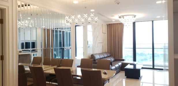 phòng khách Vinhomes Golden River Căn hộ Vinhomes Golden River tầng trung, nội thất đầy đủ