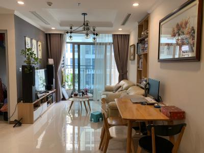 Phòng khách Vinhomes Central Park Căn hộ Vinhomes Central Park tầng cao, cửa hướng Đông.