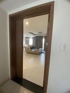 Phòng khách căn hộ New City Thủ Thiêm, Quận 2 Căn hộ tầng trung New City Thủ Thiêm nội thất đầy đủ, view sông.