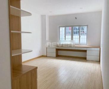 Nhà phố Quận 7 Nhà phố thiết kế kỹ lưỡng có 1 trệt 3 lầu diện tích 72m2, nội thất cơ bản.