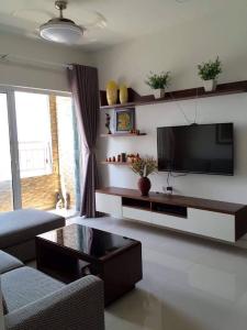 Phòng khách căn hộ SUNRISE CITY Bán căn hộ Sunrise City 2PN, tháp W4 khu Central Plaza, đầy đủ nội thất, view hồ bơi