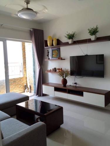 Phòng khách căn hộ SUNRISE CITY Bán căn hộ Sunrise City 2PN, tháp W4 khu Central Plaza, đầy đủ nội thất, view hồ bơi