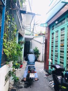 Đường trước nhà Bán nhà phố đường hẻm Phan Đình Phùng phường 1 quận Phú Nhuận, 3 phòng ngủ, diện tích đất 25.1m2, sổ hồng đầy đủ.