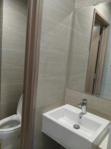Phòng tắm căn hộ Vinhomes Grand Park Căn hộ Vinhomes Grand Park view thành phố thông thoáng.