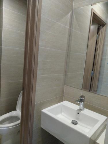 Phòng tắm căn hộ Vinhomes Grand Park Căn hộ Vinhomes Grand Park view thành phố thông thoáng.