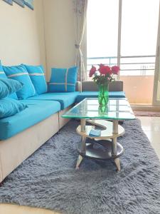 Phòng khách căn hộ Conic Đông Nam Á, Bình Chánh Căn hộ tầng 6 Conic Đông Nam Á hướng Tây Bắc, đầy đủ nội thất.