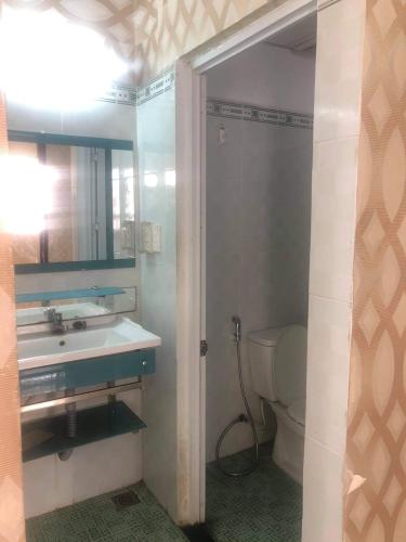 Phòng tắm căn hộ Khang Gia, Gò Vấp Căn hộ tầng 11 Khang Gia cửa hướng Tây, nội thất cơ bản.
