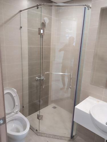 Nhà wc căn hộ Vinhomes Grand Park Căn hộ Vinhomes Grand Park đầy đủ nội thất, view nội khu.