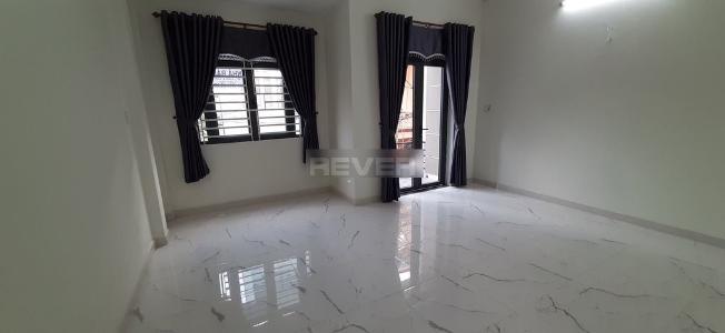 Bên trong nhà phố Tân Chánh Hiệp 10, Quận 12 Nhà phố hẻm xe hơi hướng Nam, cách đường chính hơn 100m.