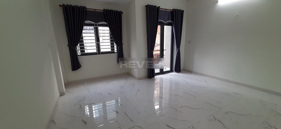 Bên trong nhà phố Tân Chánh Hiệp 10, Quận 12 Nhà phố hẻm xe hơi hướng Nam, cách đường chính hơn 100m.