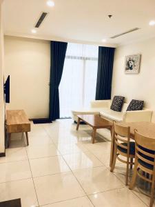 Căn hộ Vinhomes Central Park Bình Thạnh Căn hộ Vinhomes Central Park tầng 26 nội thất đầy đủ, ban công hướng Đông Nam