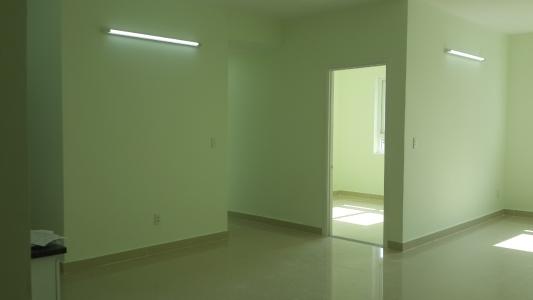 Bên trong căn hộ Topaz City Căn hộ Topaz City tầng cao, 3 phòng ngủ, nội thất cơ bản.