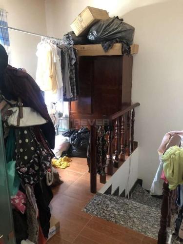 Nhà phố Quận 9 Nhà phố cấp 4 diện tích 110m2, không có nội thất.