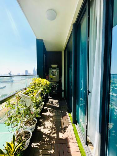 Căn hộ Vinhomes Golden River, Quận 1 Căn hộ Vinhomes Golden River tầng cao, hướng Đông Bắc.