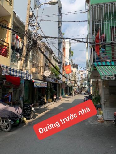 Đường trước nhà Bán nhà phố 2 tầng đường 13, phường 4, quận 4 kết cấu 2 phòng ngủ diện tích đất 17.6m2, diện tích sàn 37.2m2 chính hướng Tây Nam.