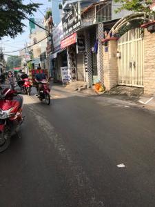 Hẻm nhà phố Gò Vấp Nhà phố cửa hướng Đông hẻm xe hơi rộng, kết cấu 3 tầng.