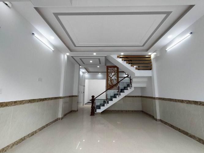 Nhà phố Quận 9 Nhà phố hẻm xe hơi đường số 8, kết cấu 1 trệt 2 lầu, không nội thất.