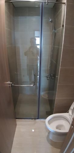 Toilet Vinhomes Grand Park Quận 9 Căn hộ view trường học Vinhomes Grand Park cùng tầng cao.