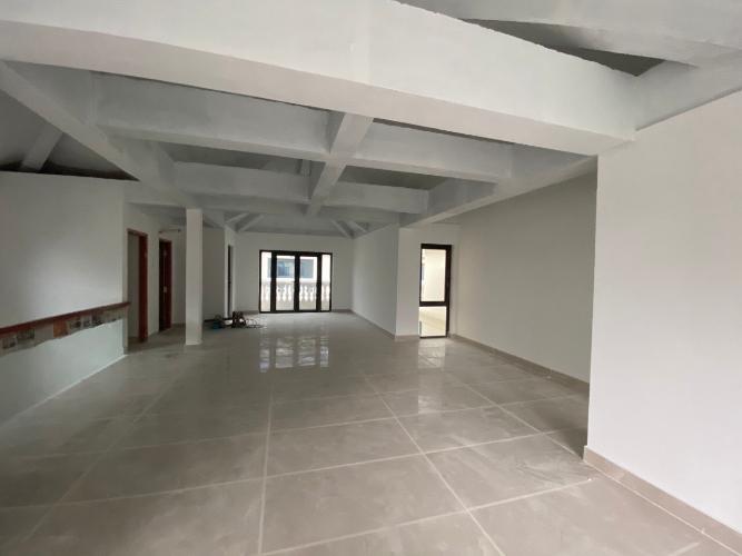 Không gian căn biệt thự Quận 1 Biệt thự Vinhomes Golden River, kết cấu gồm 1 hầm 1 trệt và 3 lầu.