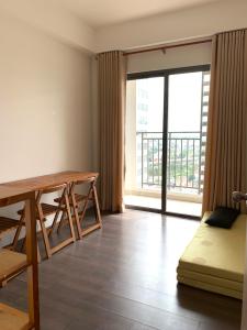 phòng khách căn hộ The Sun Avenue Căn hộ The Sun Avenue tầng trung, nội thất đầy đủ tiện nghi.