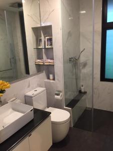 Phòng tắm Feliz En Vista Quận 2 Căn hộ Feliz En Vista nội thất sang trọng, view nội khu.