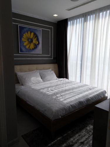Phòng ngủ căn hộ Vinhomes Golden River Cho thuê officetel Vinhomes Golden River 2PN, tháp The Aqua 3, đầy đủ nội thất