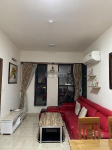 Phòng khách Cetana Thủ Thiêm, Quận 2 Căn hộ Cetana Thủ Thiêm tầng trung, đón view thành phố.