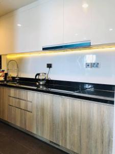 Phòng bếp Feliz En Vista Quận 2 Căn hộ Feliz En Vista nội thất đầy đủ, view nội khu.