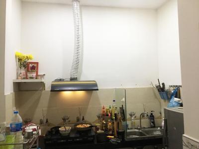 Bên trong nhà phố Lạc Long Quân, Quận 11 Nhà phố hướng Đông Bắc, hẻm 4m xe hơi, thông thoáng đường lớn.