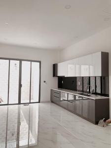 nhà phố Bình Thạnh Bán nhà hẻm Chu Văn An, thiết kế hiện đại, có sân thượng rộng.