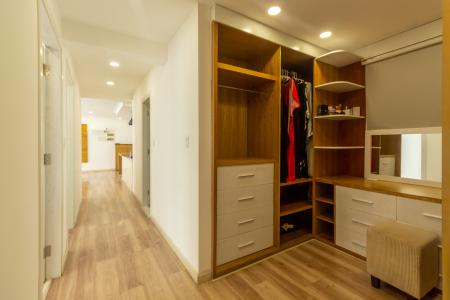 Bên trong căn hộ Happy Valley, Phú Mỹ Hưng Căn hộ Happy Valley tầng thấp, thiết kế hiện đại, sàn lót gỗ.