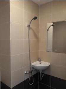 Phòng tắm căn hộ The Sun Avenue, Quận 2 Căn Office-tel tầng 2 The Sun Avenue view thoáng mát, nội thất cơ bản.