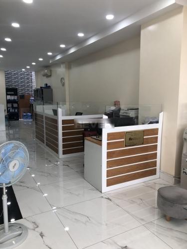 Không gian văn phòng Văn phòng Quận 2 diện tích 160m2 có hầm để xe, lối đi riêng.