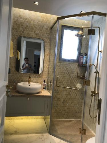 Căn hộ Vinhomes Central Park Bình Thạnh Căn hộ Vinhomes Central Park nội thất mạ vàng, view sông Sài Gòn và Landmark 81