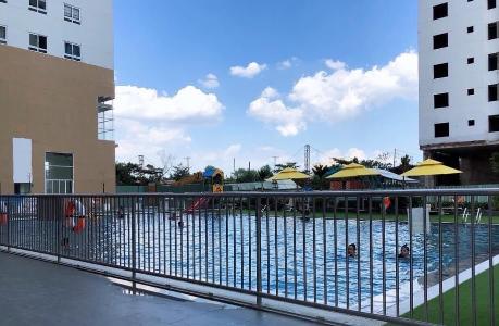 Tiện ích hồ bơi căn hộ Topaz City, Quận 8 Căn hộ Topaz City tầng trung ban công đón gió, nội thất đầy đủ.