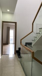 Không gian nhà phố Quận 9 Nhà phố KDC Mega Residence Quận 9 hướng Đông, đầy đủ nội thất.