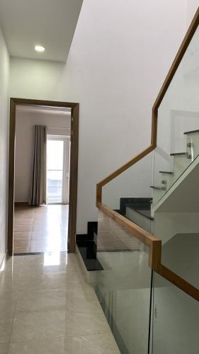 Không gian nhà phố Quận 9 Nhà phố KDC Mega Residence Quận 9 hướng Đông, đầy đủ nội thất.