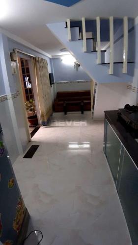 Phòng khách nhà phố Phạm Thế Hiển, quận 8 Nhà phố có sổ hồng riêng, bàn giao ngay, view hướng Bắc.