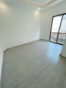 Phòng ngủ nhà phố Quận Bình Thạnh Nhà phố có 2 mặt tiền hẻm xe hơi hướng Bắc thoáng mát, sổ hồng riêng.