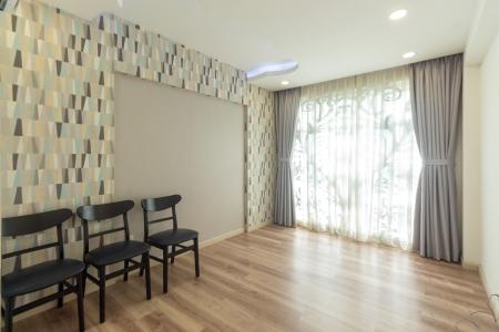 Bên trong căn hộ Happy Valley, Phú Mỹ Hưng Căn hộ Happy Valley tầng thấp, thiết kế hiện đại, sàn lót gỗ.