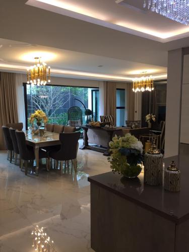 Phòng khách và phòng ăn Feliz En Vista Quận 2 Căn hộ Feliz En Vista nội thất sang trọng, view nội khu.