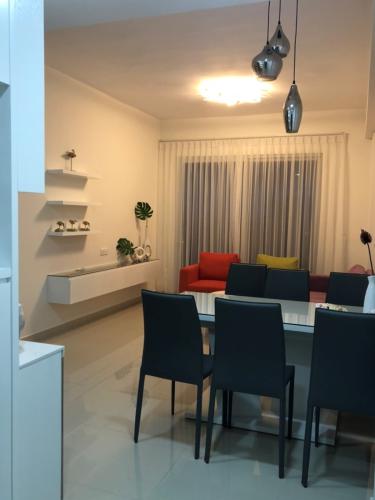 bàn ăn căn hộ Sunrise Riverside Cho thuê căn hộ 3 phòng ngủ Sunrise Riverside, nội thất đầy đủ