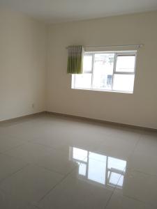 Phòng ngủ Oriental Plaza, Tân Phú Căn hộ Oriental Plaza tầng trung, view nội khu mát mẻ.
