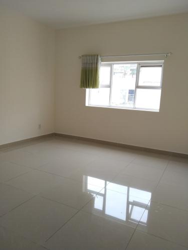 Phòng ngủ Oriental Plaza, Tân Phú Căn hộ Oriental Plaza tầng trung, view nội khu mát mẻ.