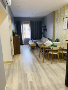 Phòng khách Saigonres Plaza, Bình Thạnh Căn hộ Saigonres Plaza hướng Bắc, nội thất cơ bản.