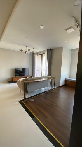 Bên trong căn hộ Saigon South Residence Cho thuê căn hộ Saigon South Residence tầng trung, diện tích 94.89m2, đầy đủ nội thất, ban công hướng Nam.